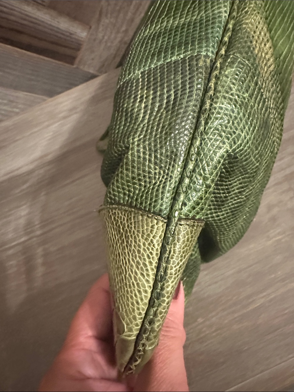 Salvatorre Ferragamo Green Embossed Leather Shoulder Bag - Picture 7 of 9